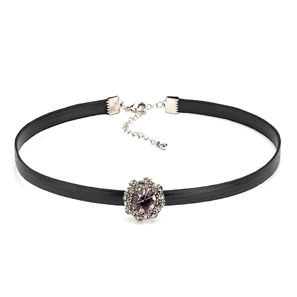 Black choker with pendant